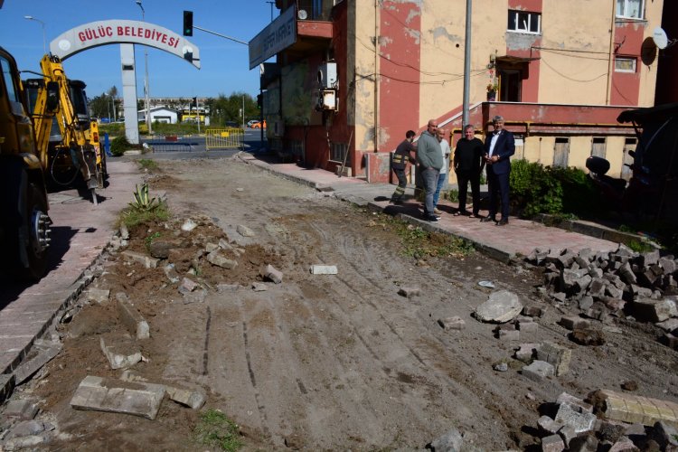 GÜLÜÇ BELEDİYESİ MEYDANINDA YENİLEME ÇALIŞMALARI BAŞLADI