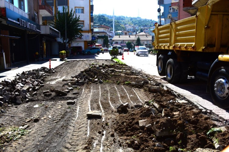 GÜLÜÇ BELEDİYESİ MEYDANINDA YENİLEME ÇALIŞMALARI BAŞLADI