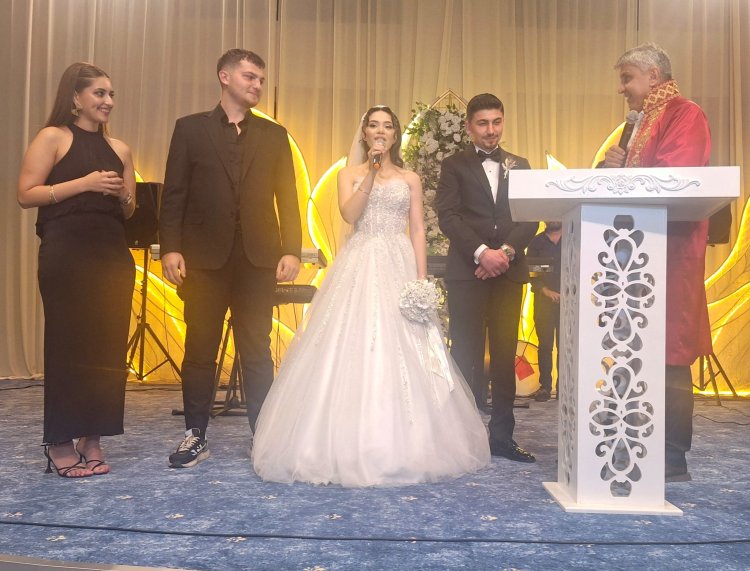 GENÇ ÇİFTİMİZE BİR ÖMÜR BOYU MUTLULUKLAR DİLERİZ...