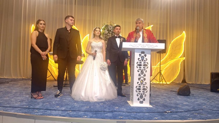 GENÇ ÇİFTİMİZE BİR ÖMÜR BOYU MUTLULUKLAR DİLERİZ...