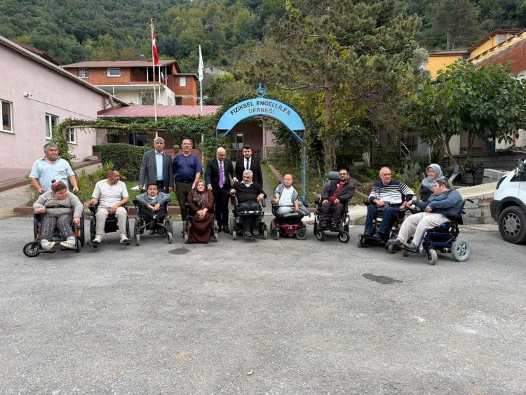 TÜRKİYE YÜZYILI BULUŞMALARI KAPSAMINDA FİZİKSEL ENGELLİLER DERNEĞİ’NE ANLAMLI ZİYARET