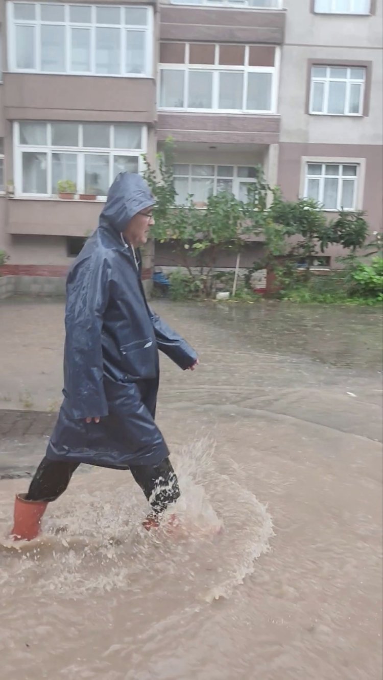BELEDİYEMİZ EKİPLERİ SAHADA...