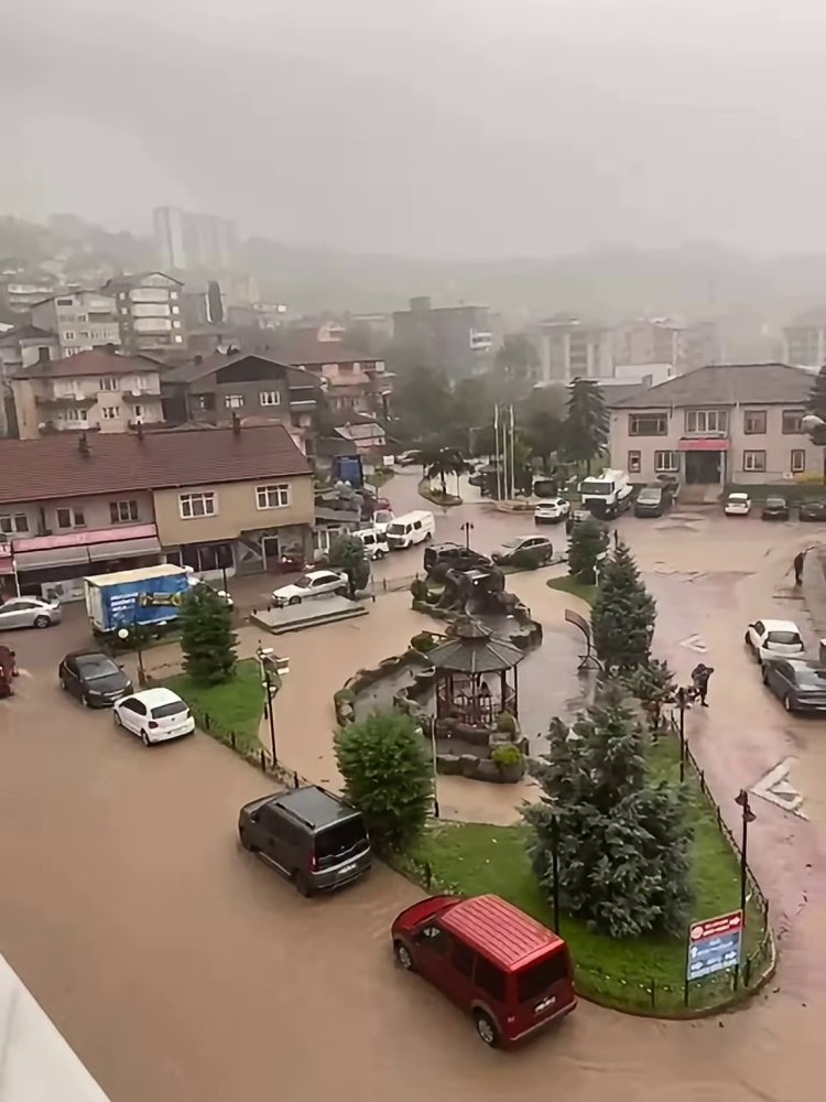 BELEDİYEMİZ EKİPLERİ SAHADA...