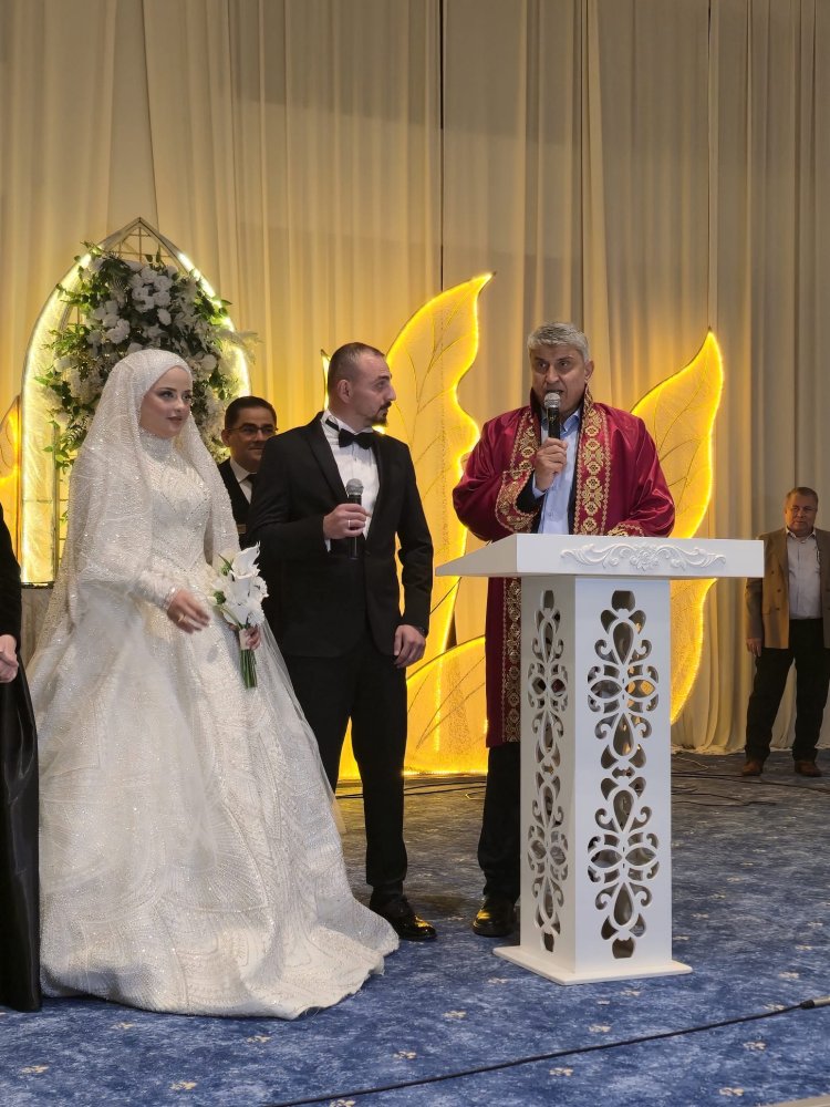 GENÇ ÇİFTİMİZE BİR ÖMÜR BOYU MUTLULUKLAR DİLERİZ...