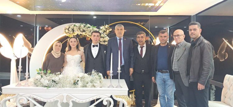 GENÇ ÇİFTİMİZE BİR ÖMÜR BOYU MUTLULUKLAR DİLERİZ...
