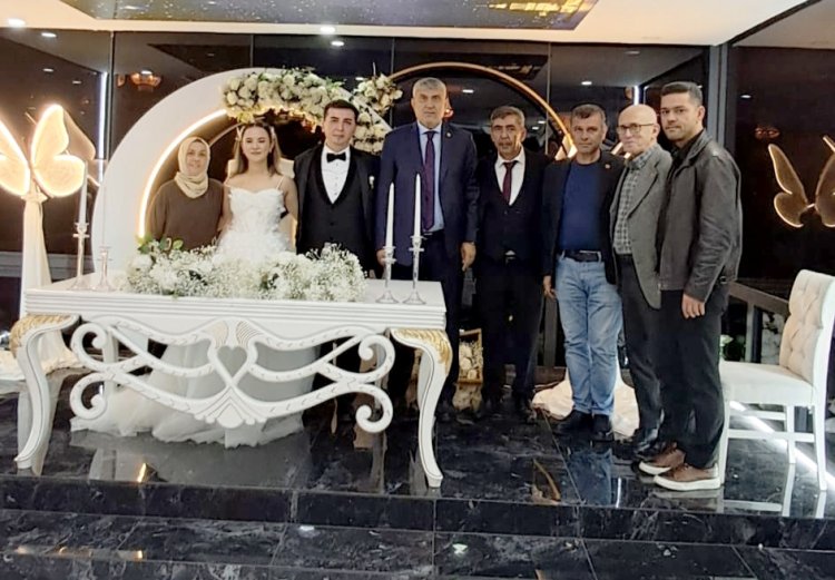 GENÇ ÇİFTİMİZE BİR ÖMÜR BOYU MUTLULUKLAR DİLERİZ...